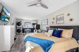 Disney Area Studio | King Bed + Resort Pool - Image 2