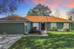 Pet-friendly 3BR w/ big fenced yard, sleeps 8 - Image 2