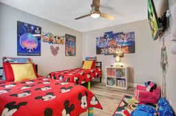 4BR Disney Retreat, Sleeps 10, Studio + Themed Bedrooms with Resort access - Image 2