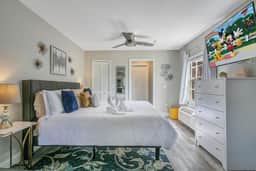 4BR Disney Retreat, Sleeps 10, Studio + Themed Bedrooms with Resort access - Image 4
