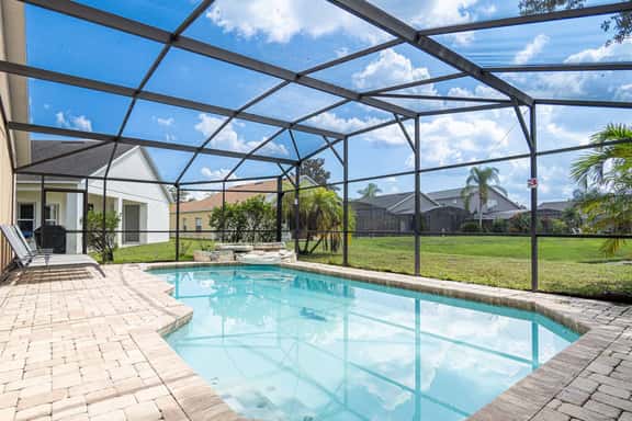 Lakefront 3BR w/ private pool, gated community - Image 1
