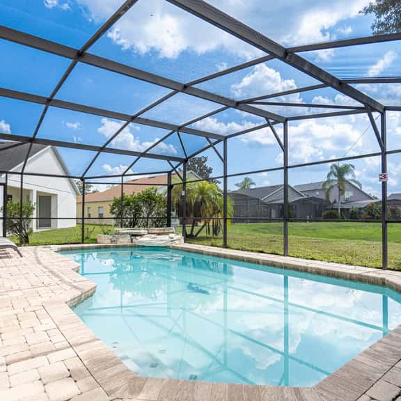 Lakefront 3BR w/ private pool, gated community - Image 1